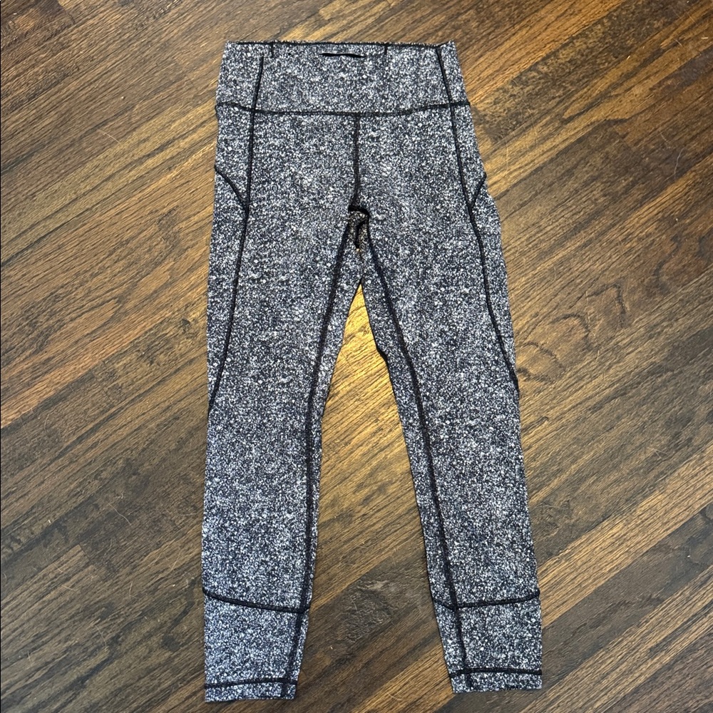 Lululemon In Movement Everlux Tight 25” Size 6